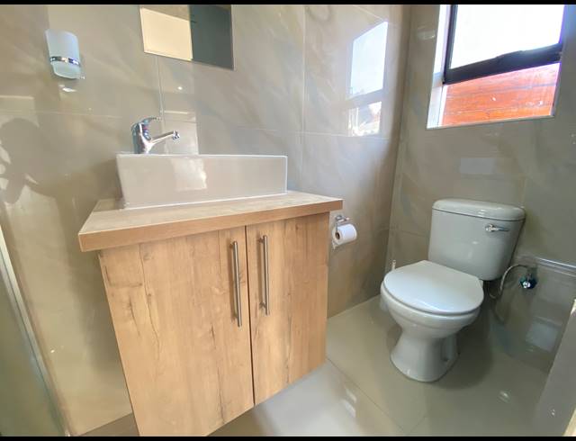 1 BEDROOM APARTMENT TO LET IN WEST ACRES EXT 6